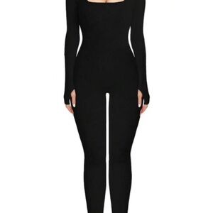 NWT Black stretchy jumpsuit in size large with thumb holes